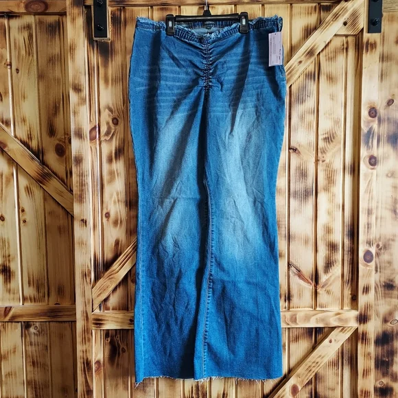 Wild Fable ruched low rise flare raw hem jeans Size 16 - Picture 1 of 7